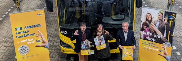 Samstags ist ab 2025 kein Ticket nötig: (von links) Morell Predoehl, Christine-Petra Schacht und Ralph Wilken stellen die Aktion „Samstags einfach Bus fahren“ vor. Foto: VWG 