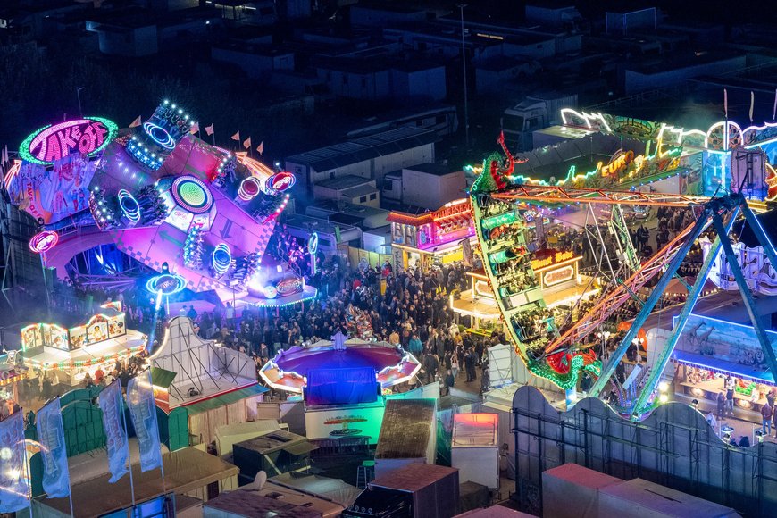 Sascha Stüber Nessy und Take Off von oben auf dem Kramermarkt 2024. Foto: Sascha Stüber