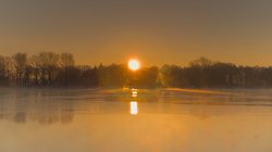 Sonnenaufgang am Ostufer des Tweelbäker See. Foto: Paul Schwartzkopff