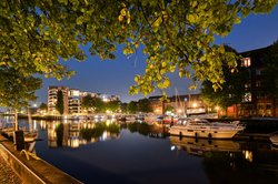 Blaue Stunde am Oldenburger Stadthafen. Foto: Hans-Jürgen Zietz