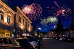 Neujahrsfeuerwerk über der Oldenburger Innenstadt. Foto: Hans-Jürgen Zietz