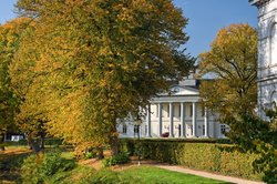 Kulturzentrum Peter-Friedrich-Ludwig-Hospital in Oldenburg im Herbst. Foto: Hans-Jürgen Zietz