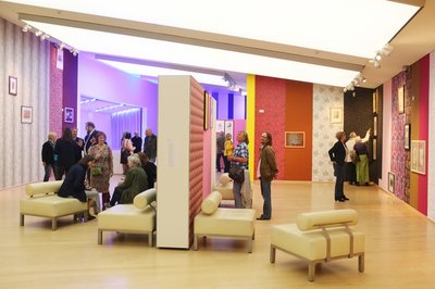 Besucher in einer Sonderausstellung. Foto: Markus Hibbeler