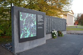 Die Gedenkwand vor dem Kulturzentrum PFL in Oldenburg. Foto: Stadt Oldenburg.