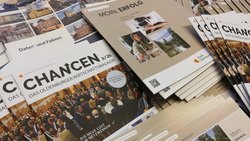 Verschiedene Publikationen der Wirtschaftsförderung liegen ausgebreitet auf einem Tisch. Foto: Stadt Oldenburg Verschiedene Publikationen der Wirtschaftsförderung liegen ausgebreitet auf einem Tisch. Foto: Stadt Oldenburg