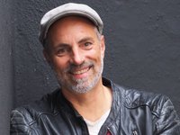 Portraitfoto des Schriftstellers Nils Mohl. Foto: a_mo Portraitfoto des Schriftstellers Nils Mohl. Foto: a_mo