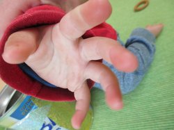 Hand eines Kindes. Foto: Stadt Oldenburg  