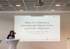 Startfolie der Präsentation während der Veranstaltung „Make it in Oldenburg“ mit Tipps zur Gewinnung internationaler Fachkräfte. Foto: Stadt Oldenburg