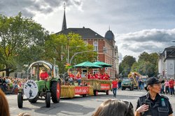 Umzug zum Oldenburger Kramermarkt 2023. Foto: Hans-Jürgen Zietz