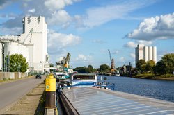 Blick auf den Oldenburger Hafen. Foto: Mittwollen und Gradetchliev