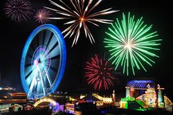 Eröffnungsfeuerwerk des Oldenburger Kramermarkts 2015. Foto: Hans-Jürgen Zietz 