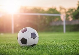 Fußball auf Kunstrasen. Foto: steevy84/Fotolia