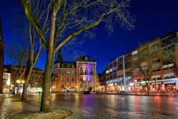 Das Alte Rathaus zur blauen Stunde. Foto: Hans-Jürgen Zietz