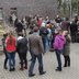 Vorschau: Viele Menschen auf dem Hof der Oberschule. Foto: Stadt Oldenburg