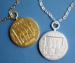 Silberne und Goldene Stadtmedaille. Foto: Stadt Oldenburg Silberne und Goldene Stadtmedaille. Foto: Stadt Oldenburg