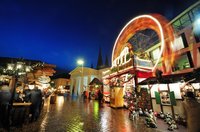 Riesenrad und Schlosswache. Foto: Hans-Jürgen Zietz