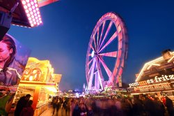 Riesenrad auf dem Oldenburger Kramermarkt 2022. Foto: Hans-Jürgen Zietz