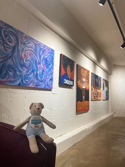 persönliche Aufnahme der Ausstellung von Künstlern "Black Chorus" von Yaroslava Malashchuk im Rahmen eines Praktikums in Kingston. Foto: Yaroslava Malashchuk persönliche Aufnahme der Ausstellung von Künstlern "Black Chorus" von Yaroslava Malashchuk im Rahmen eines Praktikums in Kingston. Foto: Yaroslava Malashchuk