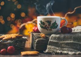 Weihnachtliche Kaffeetasse. Bild: pixabay.com / Ylanite