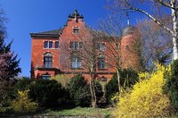 Frühlingserwachen - Warme Sonnenstrahlen im Oldenburger Schlossgarten. Foto: Hans-Jürgen Zietz