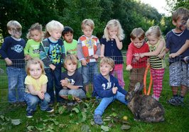 Kinder auf dem Außengelände. Foto: Stadt Oldenburg