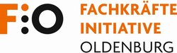 Logo der Fachkräfte-Initiative Oldenburg (FIO), Schwarze und Orange Lettern. Quelle: Lönne Werbekontor Logo der Fachkräfte-Initiative Oldenburg (FIO). Quelle: Lönne Werbekontor