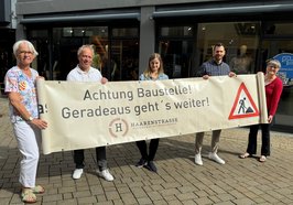 Mit diesem Banner wollen die Haarenstraßen-Gemeinschaft und das Innenstadtmanagement der Wirtschaftförderung Oldenburg für mehr Sichtbarkeit des Handels während der Baustellen-Phase in der Haarenstraße sorgen. Foto: Stadt Oldenburg