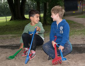 Kinder im Sandkasten. Foto: Stadt Oldenburg Kinder im Sandkasten. Foto: Stadt Oldenburg