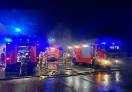 Insgesamt 115 Einsatzkräfte waren bei der Großübung auf dem Gelände der Firma Rhein-Umschlag beteiligt und probten den Ernstfall. Foto: Feuerwehr Oldenburg