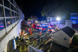 Schauplatz einer Großübung: die neue Bahnüberführung an der Alexanderstraße. Foto: Sascha Stüber