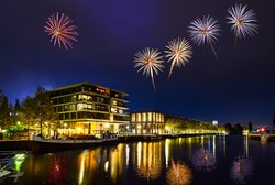 Spektralfeuerwerk zum Oldenburger Kramermarkt 2019. Foto: Hans-Jürgen Zietz 