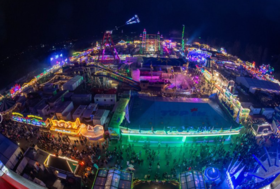 Luftbildaufnahme des Kramermarkts 2023 bei Nacht. Quelle: Sascha Stüber