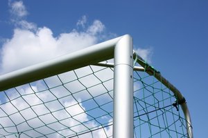 Obere, rechte Ecke eines Fußballtores. Foto: Simone Hainz/Pixelio Obere, rechte Ecke eines Fußballtores. Foto: Simone Hainz/Pixelio