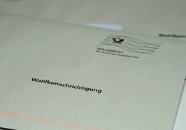 Briefumschlag mit der Aufschrift "Wahlbenachrichtigung". Foto: Andreas Lischke/Pixabay