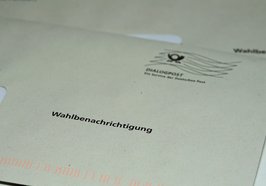 Briefumschlag mit der Aufschrift "Wahlbenachrichtigung". Foto: Andreas Lischke/Pixabay