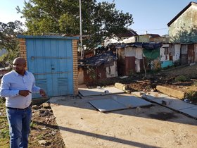 Besuch einer Abwasser-Pumpstation mit Projektleiter Mkhuseli Nongogo. Foto: Stadt Oldenburg