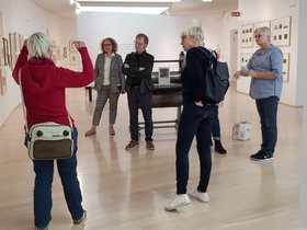 Fortbildungsgruppe mit Jochen Schmauck-Langer (Mitte) im Horst Janssen Museum. Foto: Stadt Oldenburg Fortbildungsgruppe mit Jochen Schmauck-Langer (Mitte) im Horst Janssen Museum. Foto: Stadt Oldenburg