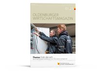 Die Titelseite des Oldenburger Wirtschaftsmagazin 1.23 zeigt zwei junge Elektriker bei der Arbeit. Foto: Bonnie Bartusch