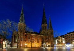 Die Lambertikirche in der Abenddämmerung. Foto: Hans-Jürgen Zietz