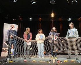 Carsten Lienemann, Laura Keppel, Malak Kadour, Nino Zautashvili und Christian Jakober (v.l.). Foto: Stadt Oldenburg