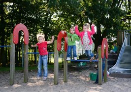 Kinder auf dem Spielplatz. Foto: Stadt Oldenburg