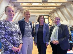 Gaben Auskunft zur Altersfreundlichkeit in Oldenburg: Prof. Kathrin Börner und Adele Grenz von der Universität Oldenburg sowie Sozialdezernentin Dagmar Sachse und Susanne Jungkunz (Strategische Sozialplanung). Foto: Stadt Oldenburg