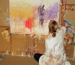 Meike Becker-Khalfaoui im Atelier. Foto: privat