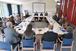 Ansicht der Teilnehmerinnen und Teilnehmer vom Fachgespräch im BKGE mit Preisträgerin Dr. Irina Scherbakowa. Foto: Peter Kreier.