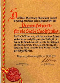 Die Patenschaftsurkunde vom 13. Juli 1952, Innenseite. Foto: Stadt Oldenburg Die Patenschaftsurkunde vom 13. Juli 1952, Innenseite. Foto: Stadt Oldenburg