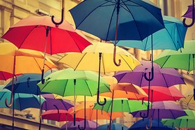 Viele bunte Regenschirme. Foto: k2photostudio/Fotolia