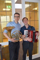 Freuen sich auf den anstehenden Umzug in die Baumgartenstraße: Holger Denckmann (links), Leiter der Musikschule Oldenburg, und sein Stellvertreter Philipp Schlüchtermann. Foto: Stadt Oldenburg