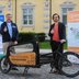 Vorschau: Axel Eilers, Vorstandsvorsitzender Ammerländer Versicherung und Ernst Schäfer, Rädchen für alle(s) e. V. freuen sich auf viele Fahrradkilometer. Foto: Stadt Oldenburg