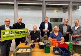 Wolfgang Hündling (von links), Jens Spekker, Andreas Köker, Oberbürgermeister Jürgen Krogmann, Yvonne Kröger, Gerhard Wessels und Frank Müller. Foto: Stadt Oldenburg