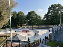 Blick von der Cafta auf die unmittelbar angrenzende Skateanlage im Sportpark Kreyenbrück. Foto: Stadt Oldenburg